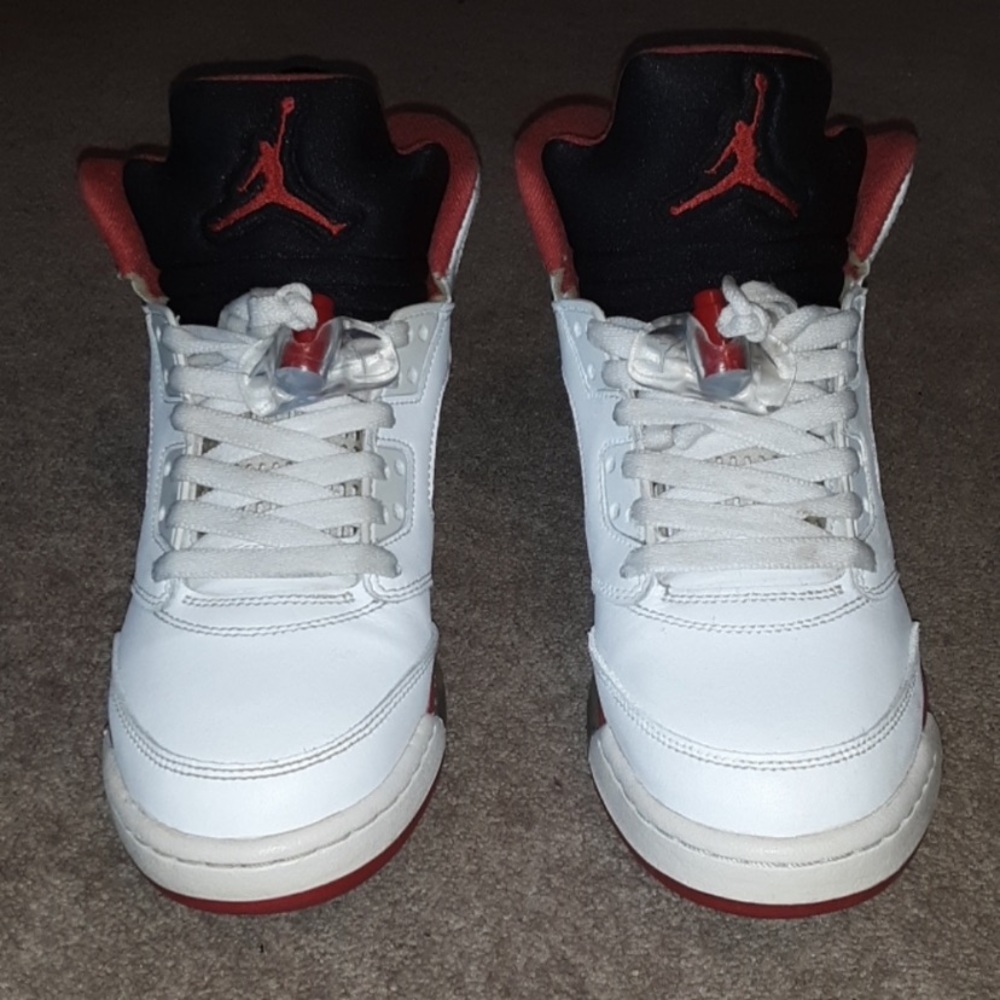 Jordan retro 5s black red and white 5 youth 6/6.5